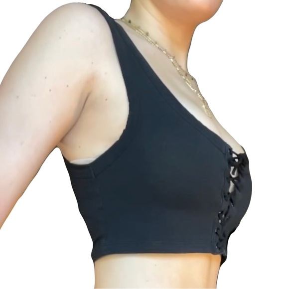 Black cropped lace up tank top - Picture 5 of 6